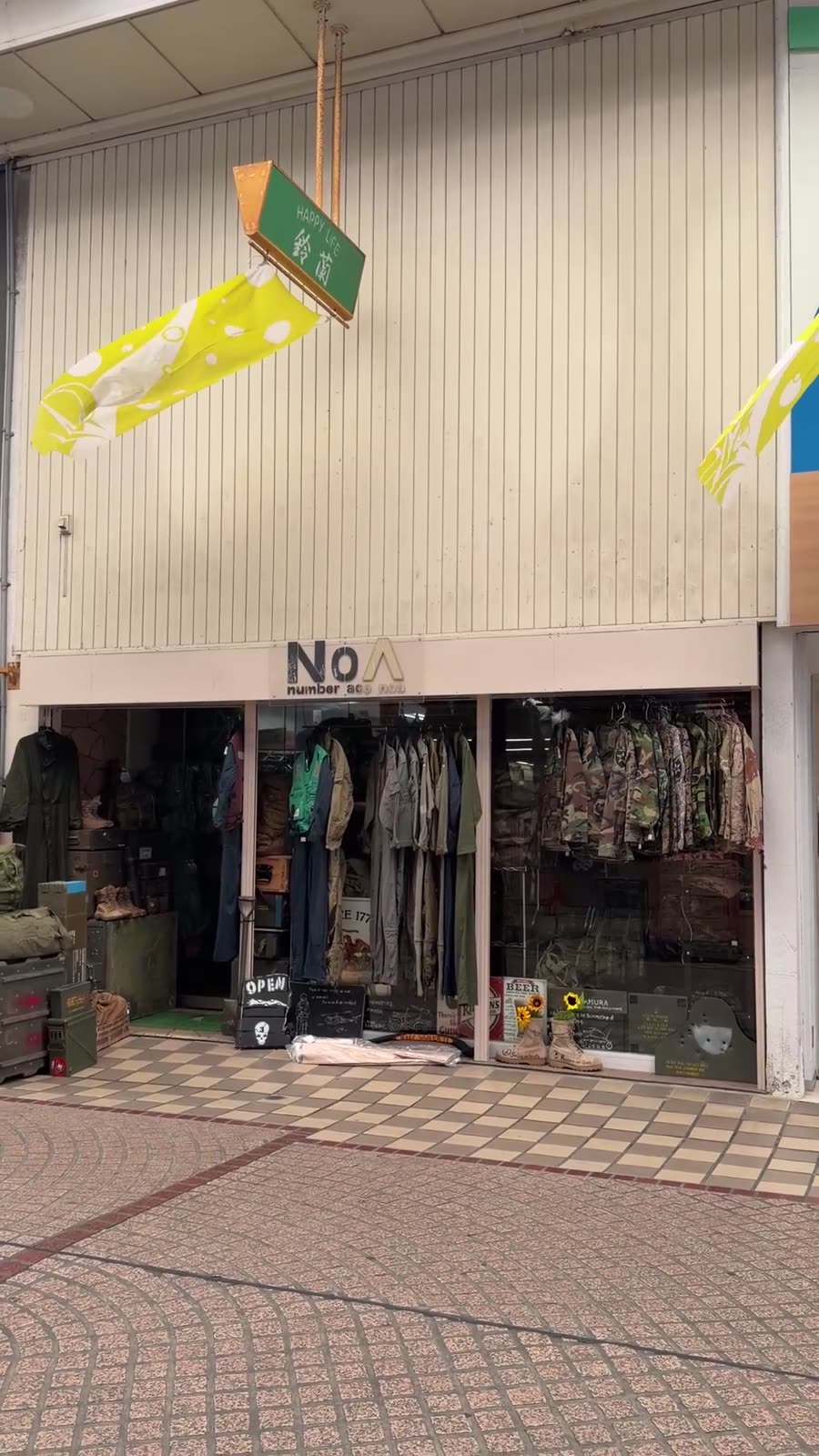店の外観